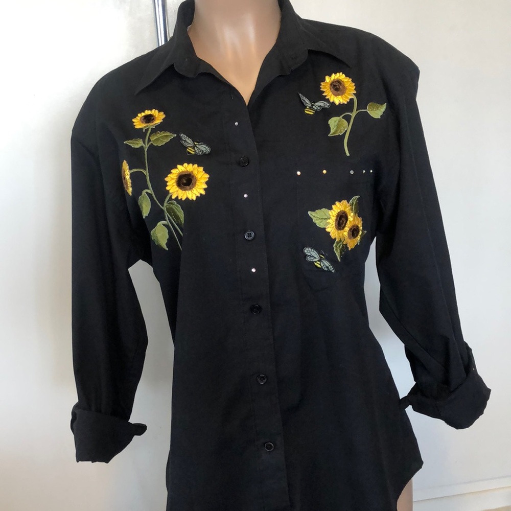 cute Get Lucky sunflowers & bees women’s M shirt - Picture 3 of 12